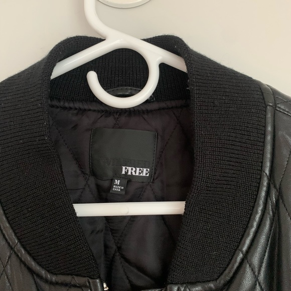 Aritzia Quilted Bomber ๐ค - Picture 3 of 5